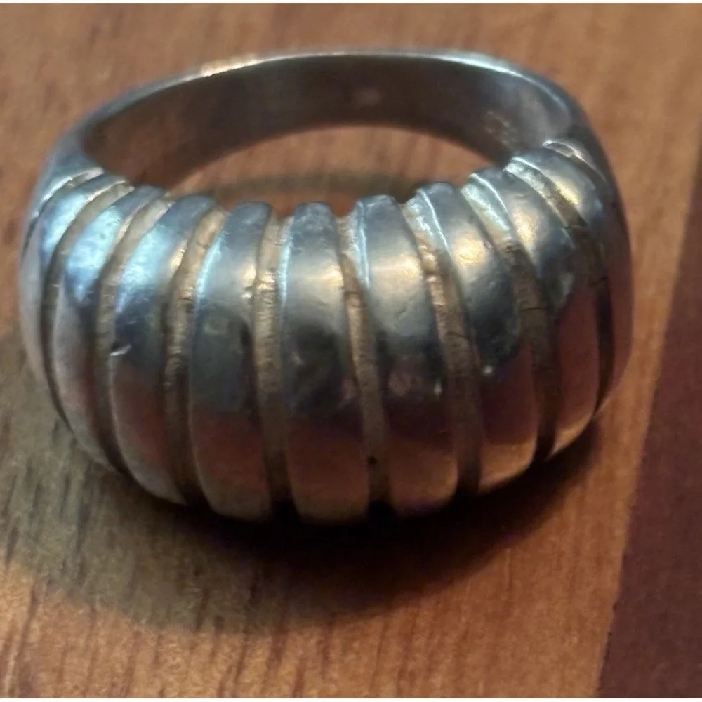 925 Sterling Silver Ribbed Domed Ring / Size 6.75, 8.5 Grams